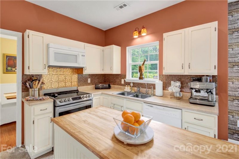 Property image 3 at 5244 Cressingham Court, Charlotte, NC 28227