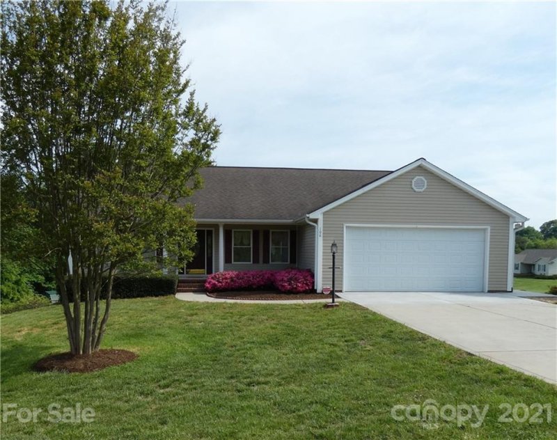 Property image 2 at 106 Zurich Lane, Statesville, NC 28625