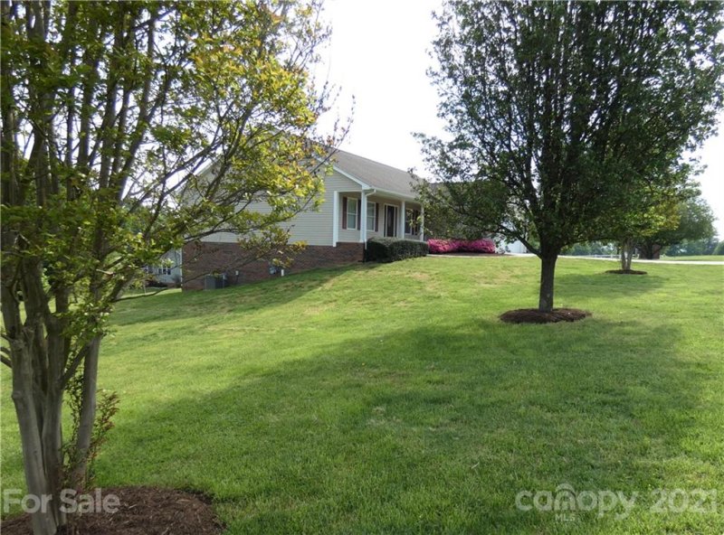 Property image 3 at 106 Zurich Lane, Statesville, NC 28625