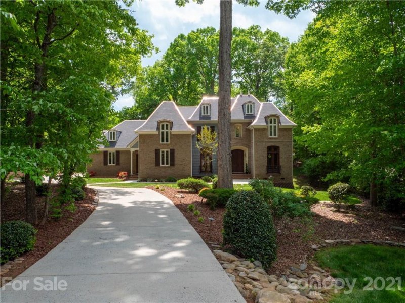 8715 Goose Pond Cove