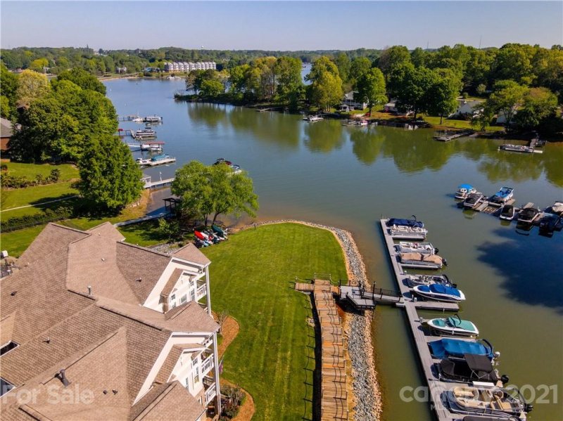 Property image 3 at 107 Pier 33 Drive, Mooresville, NC 28117