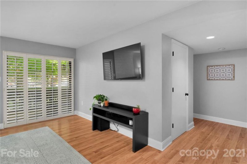 Property image 4 at 4912 Sardis Road, Charlotte, NC 28270