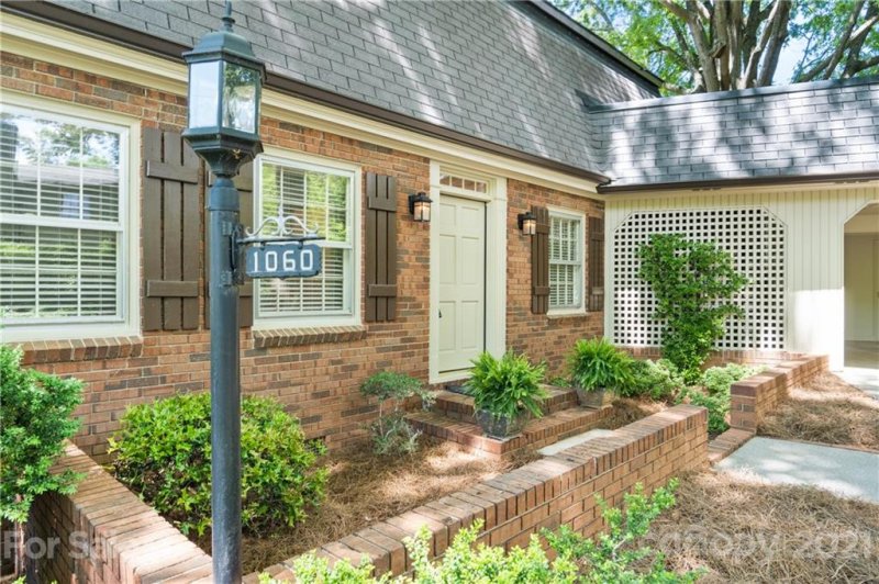 Property image 2 at 1060 4th Avenue Drive, Hickory, NC 28601