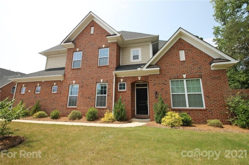 907 Ospre Lane