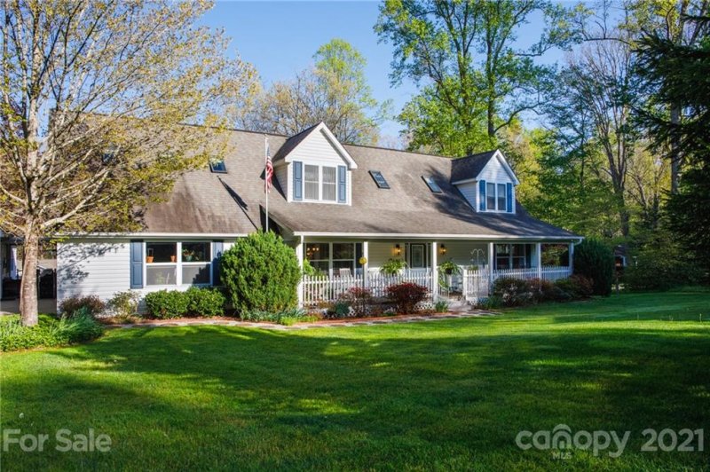 Property image 2 at 121 Brightwater Heights Drive, Hendersonville, NC 28791