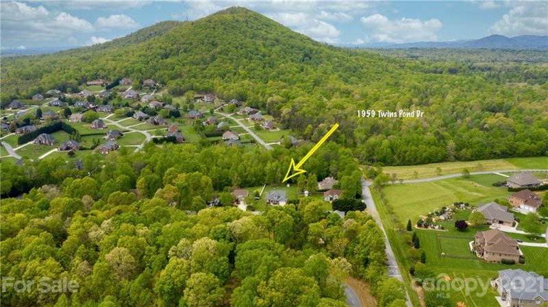 Property image 3 at 1959 Twin Ponds Drive, Hickory, NC 28602