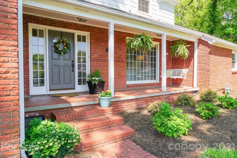 Property image 3 at 825 2nd Street, Hickory, NC 28601