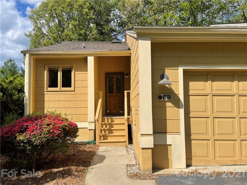 Property image 3 at 101 Beaver Ridge Road, Asheville, NC 28804