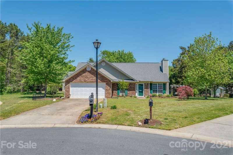 Property image 2 at 6130 Colchester Lane, Matthews, NC 28104