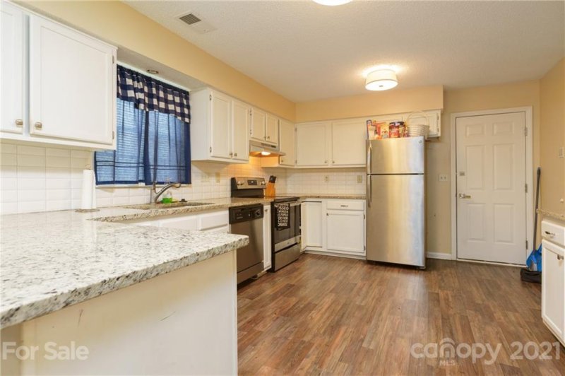 Property image 3 at 11312 Kempsford Drive, Charlotte, NC 28262