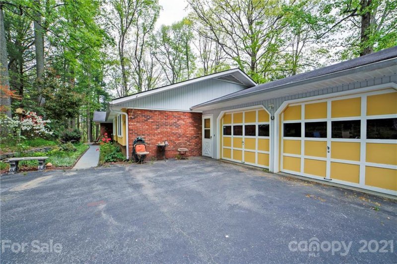 Property image 3 at 885 Indian Hill Road, Hendersonville, NC 28791