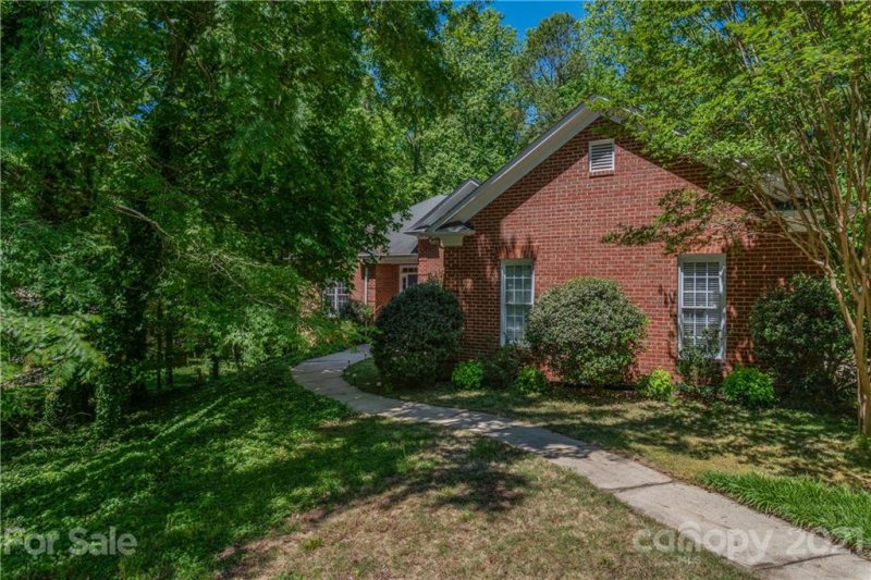 Property image 3 at 449 Beverly Circle, Charlotte, NC 28270