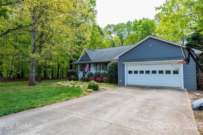 Property image 4 at 5929 Dwayne Starnes Drive, Hickory, NC 28602