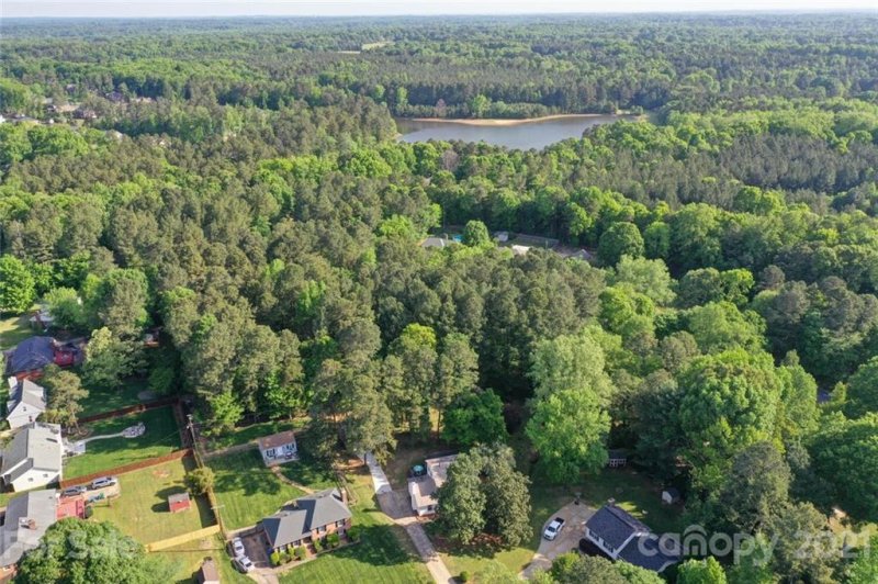 Property image 5 at 13725 Sustare Court, Matthews, NC 28105