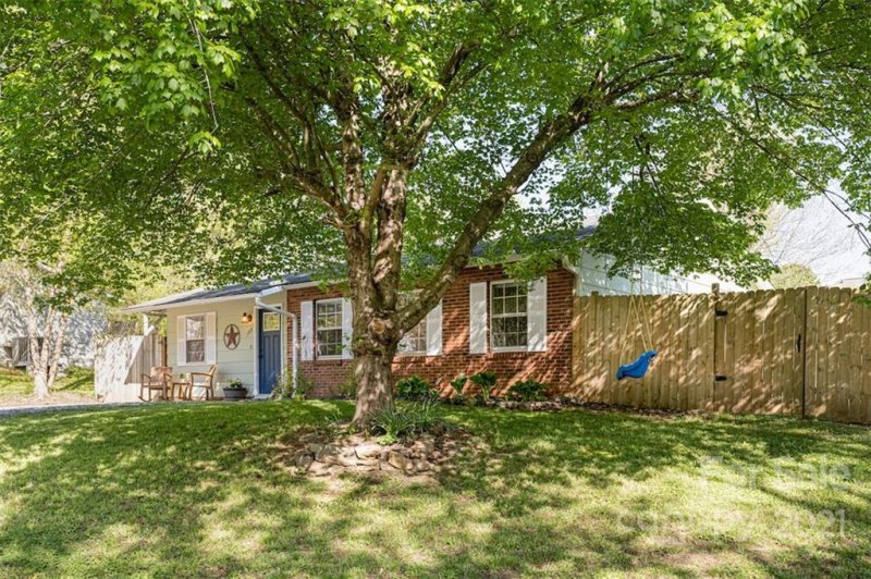 Property image 5 at 100 Wicklow Drive, Asheville, NC 28806