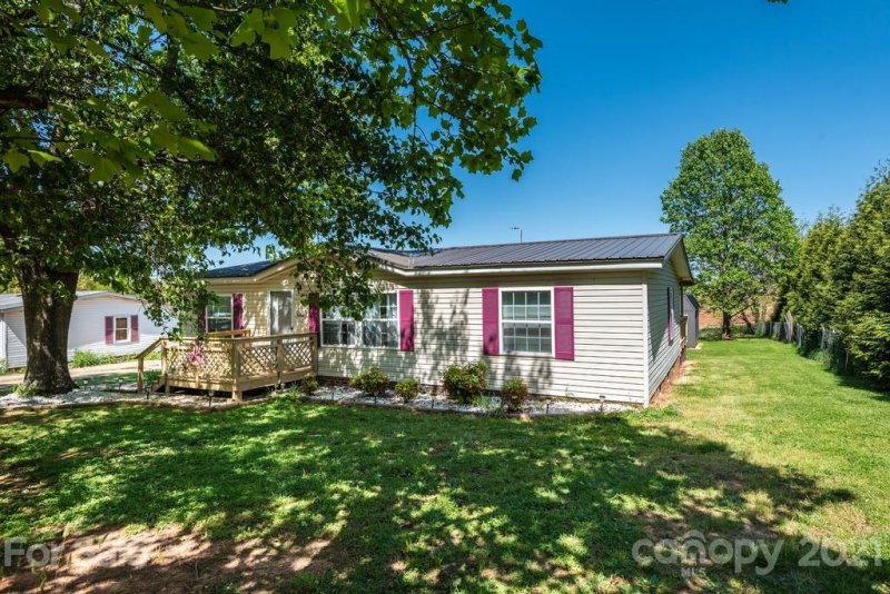 Property image 5 at 3430 Stony Brook Circle, Newton, NC 28658