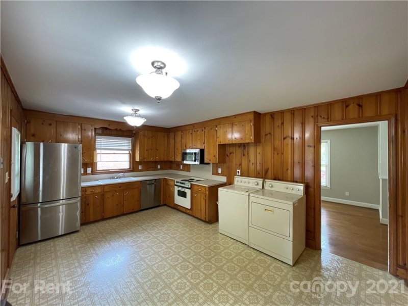 Property image 3 at 1521 Woodhill Lane, Charlotte, NC 28205