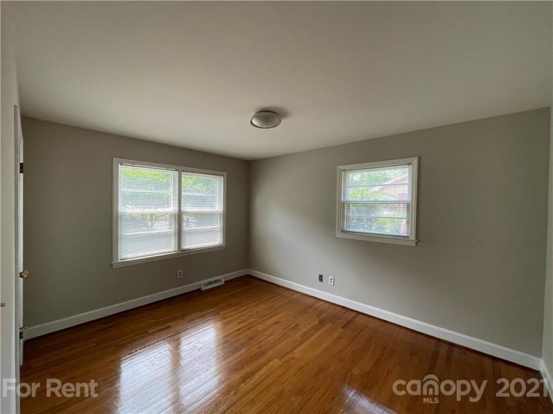 Property image 5 at 1521 Woodhill Lane, Charlotte, NC 28205