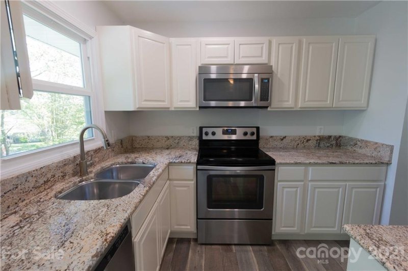 Property image 4 at 7 Guinevere Court, Asheville, NC 28806