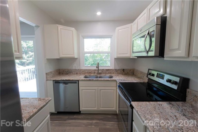 Property image 5 at 7 Guinevere Court, Asheville, NC 28806