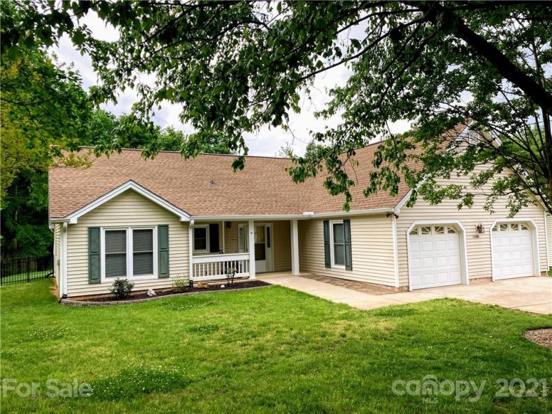 Property image 2 at 10106 Fairlea Drive, Charlotte, NC 28269