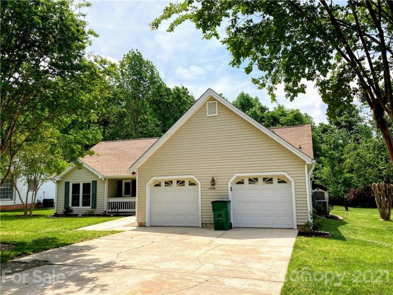 Property image 3 at 10106 Fairlea Drive, Charlotte, NC 28269