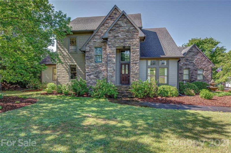 156 Oak Pointe Drive