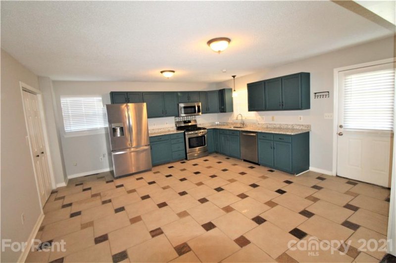 Property image 4 at 5062 Curtiswood Drive, Charlotte, NC 28213