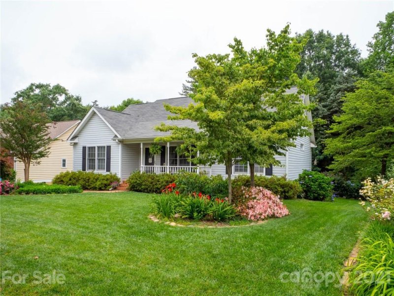 817 Thistledown Drive