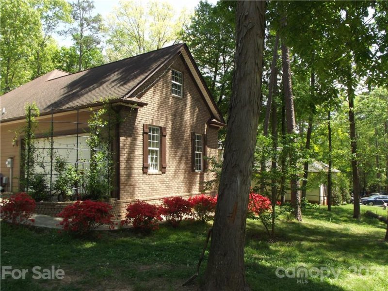 Property image 5 at 8930 Gosnell Drive, Charlotte, NC 28227