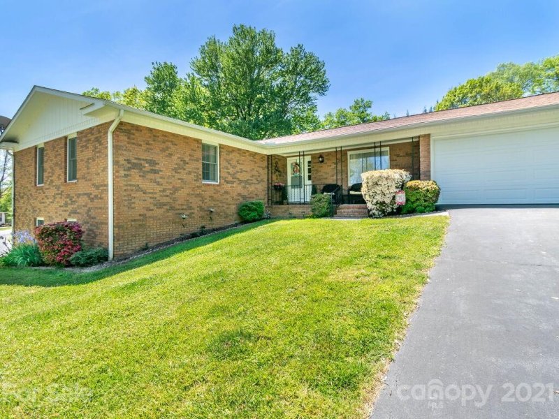 Property image 3 at 51 Starlight Lane, Hendersonville, NC 28792