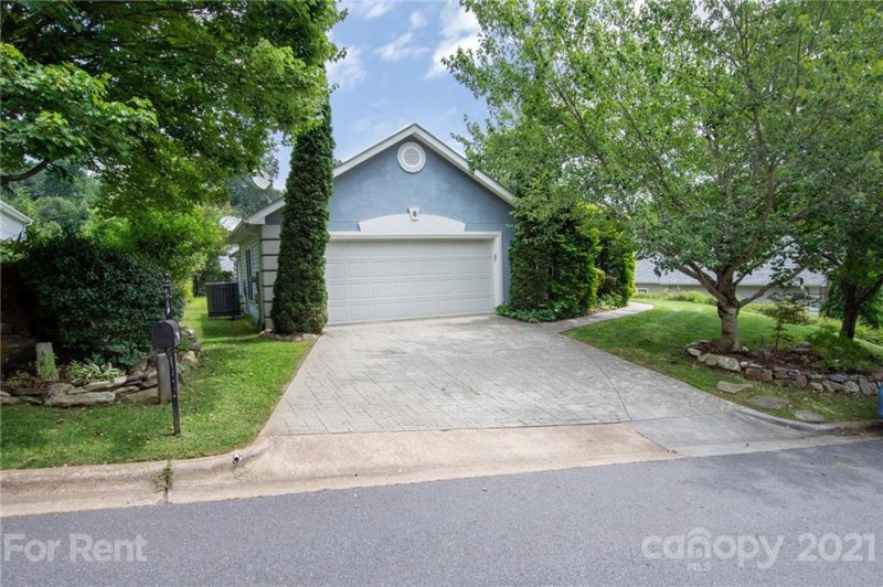 Property image 2 at 8 Stonebridge Drive, Asheville, NC 28805