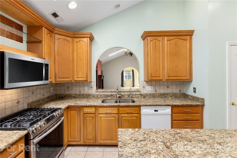 Property image 3 at 8 Stonebridge Drive, Asheville, NC 28805