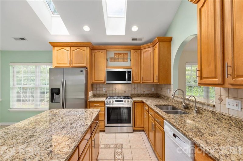 Property image 4 at 8 Stonebridge Drive, Asheville, NC 28805