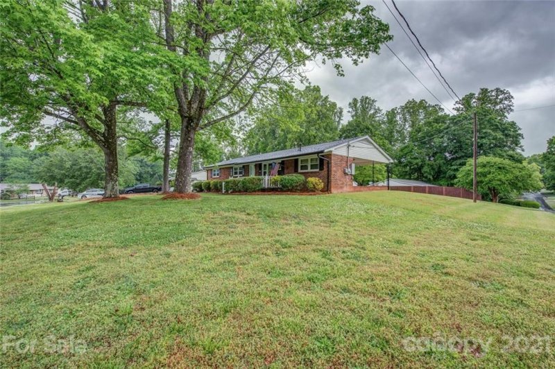 Property image 2 at 4418 Farmbrook Road, Gastonia, NC 28056