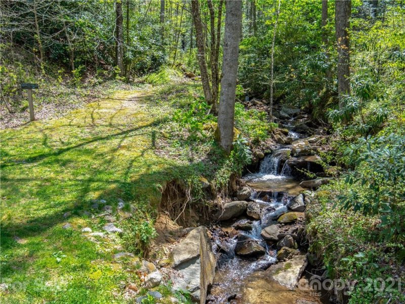 299 High Hickory Trail