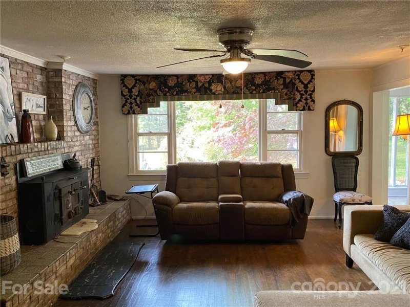 Property image 4 at 433 S 8th Avenue, Maiden, NC 28650