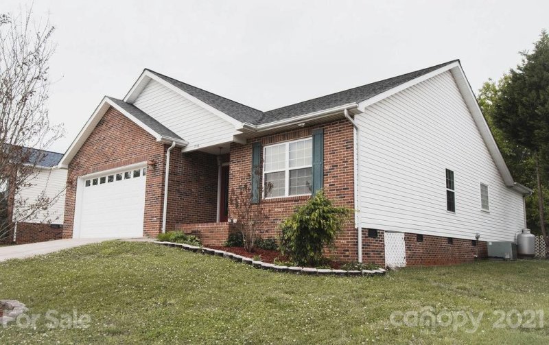 Property image 3 at 1596 Mayfair Drive, Conover, NC 28613