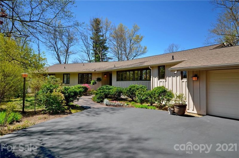 Property image 2 at 1412 Rambling Oaks Trail, Hendersonville, NC 28739