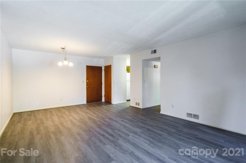 Property image 3 at 427 6th Avenue, Hendersonville, NC 28739