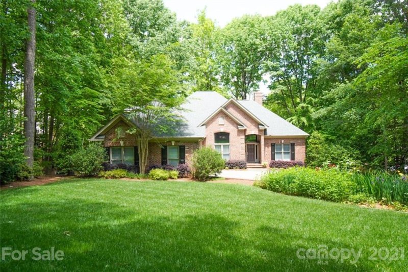 Property image 2 at 136 Eagle Chase Lane, Troutman, NC 28166