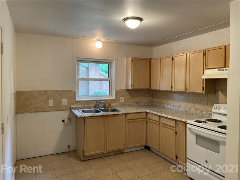 Property image 4 at 3926 Glenville Avenue, Charlotte, NC 28215