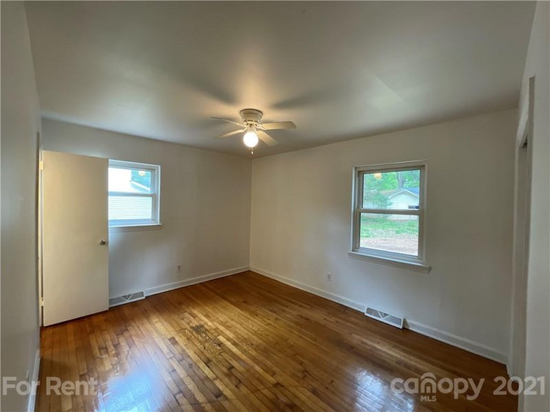 Property image 5 at 3926 Glenville Avenue, Charlotte, NC 28215