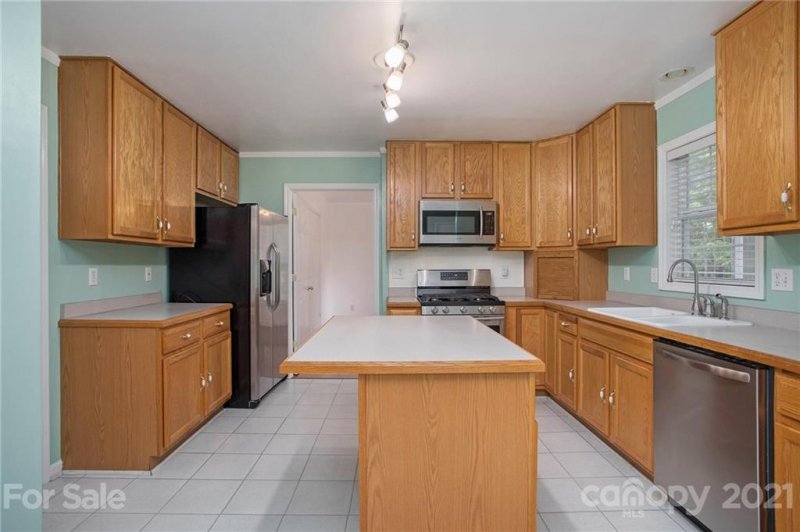 Property image 2 at 235 Crystal Circle, Mooresville, NC 28117