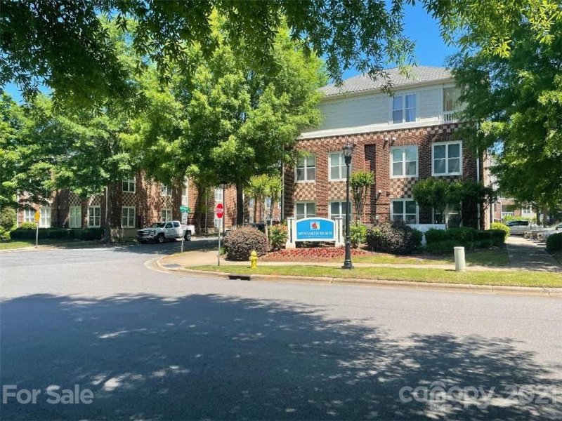 Property image 2 at 921 Northeast Drive, Davidson, NC 28036