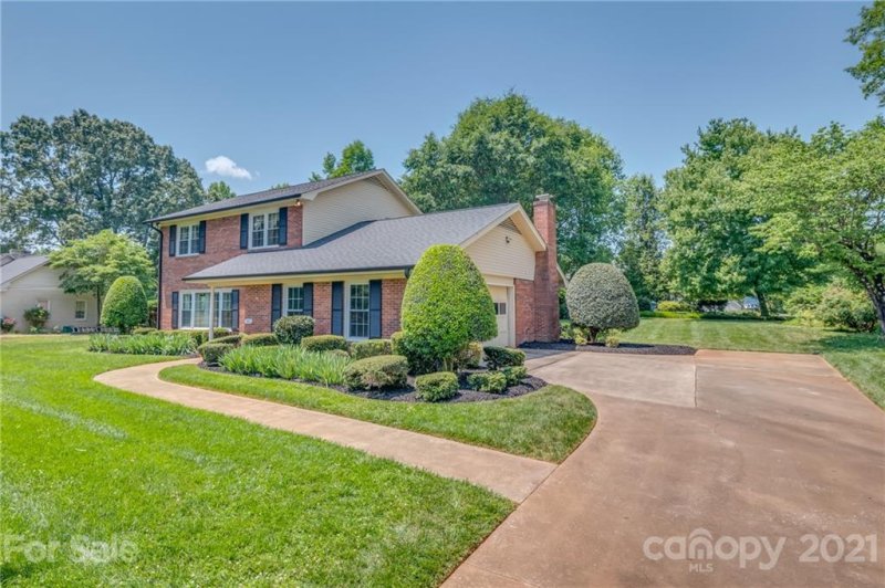 Property image 2 at 301 Knollwood Drive, Forest City, NC 28043