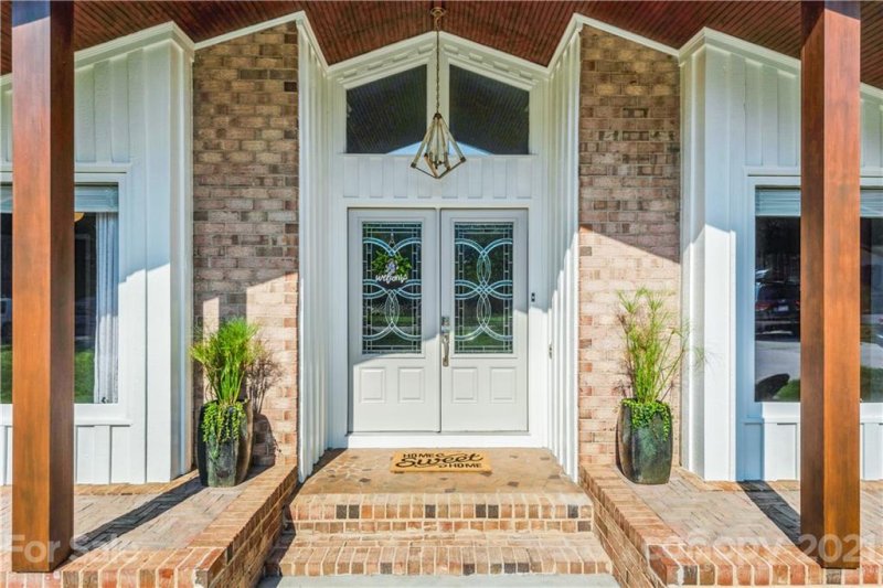 Property image 2 at 5400 Camilla Drive, Charlotte, NC 28226