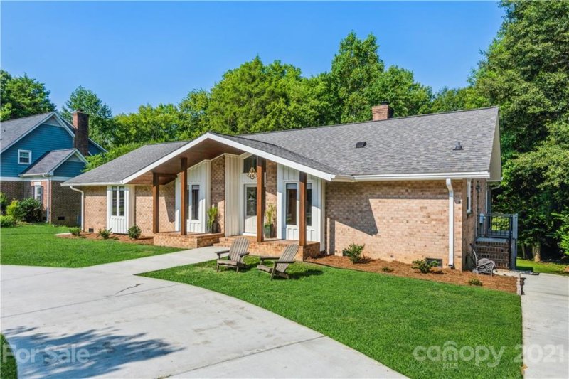 Property image 3 at 5400 Camilla Drive, Charlotte, NC 28226