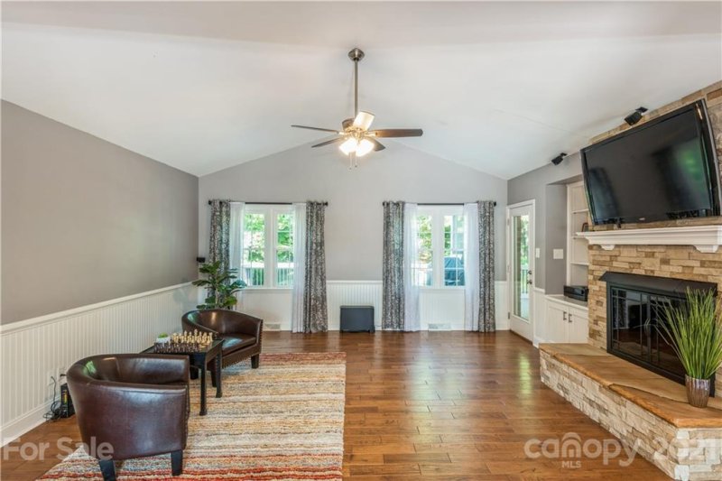 Property image 5 at 5400 Camilla Drive, Charlotte, NC 28226