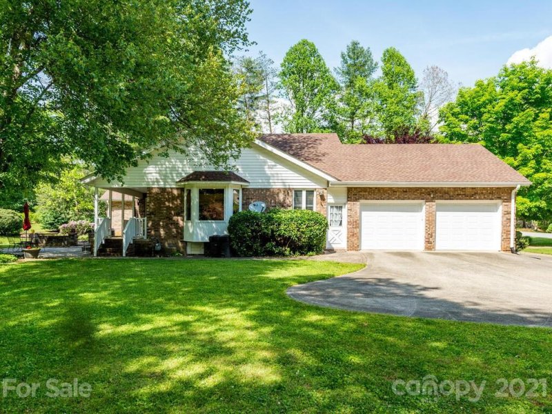 Property image 2 at 215 Vincent Place, Hendersonville, NC 28739